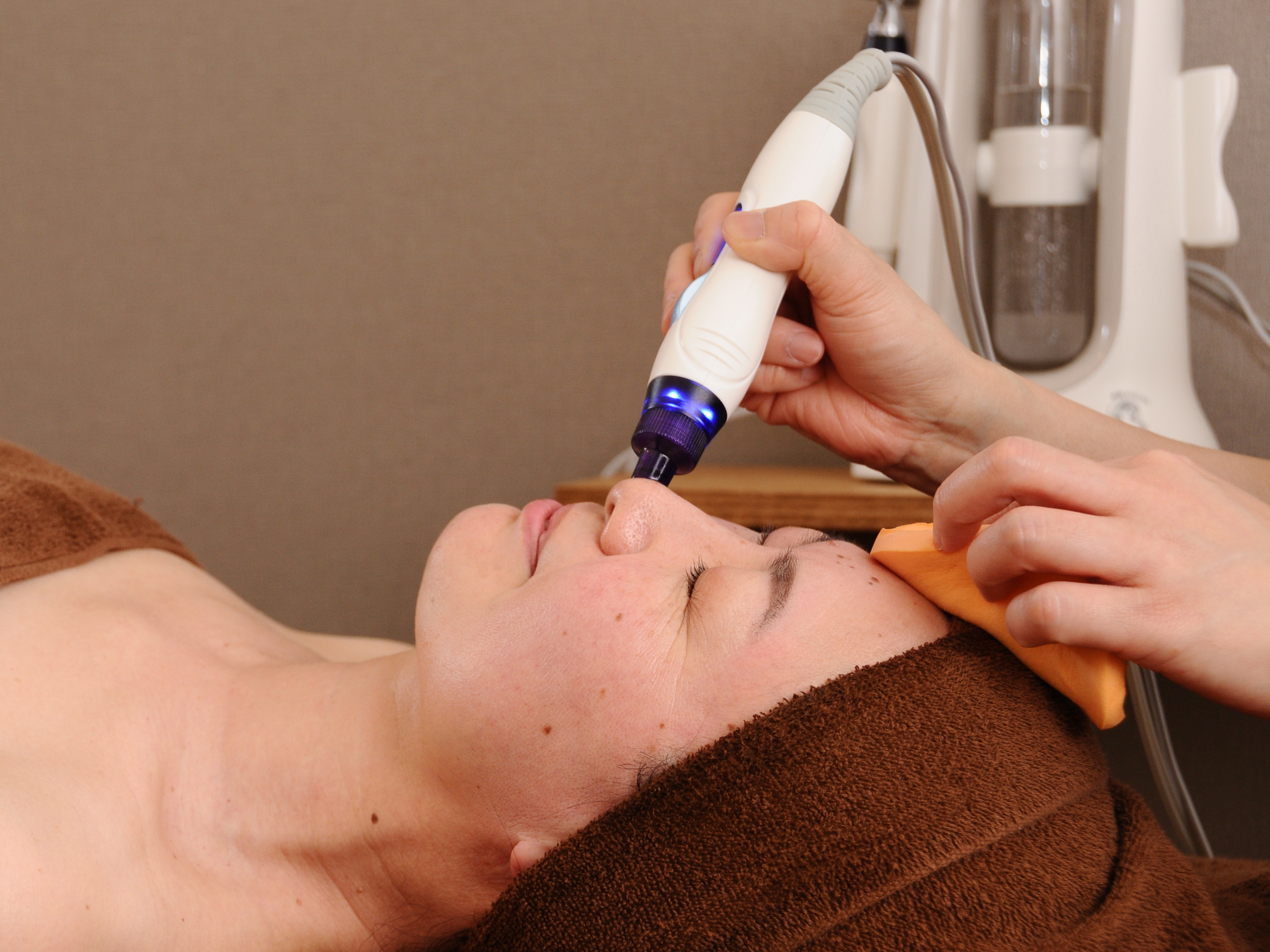 高濃度水素水による毛穴洗浄