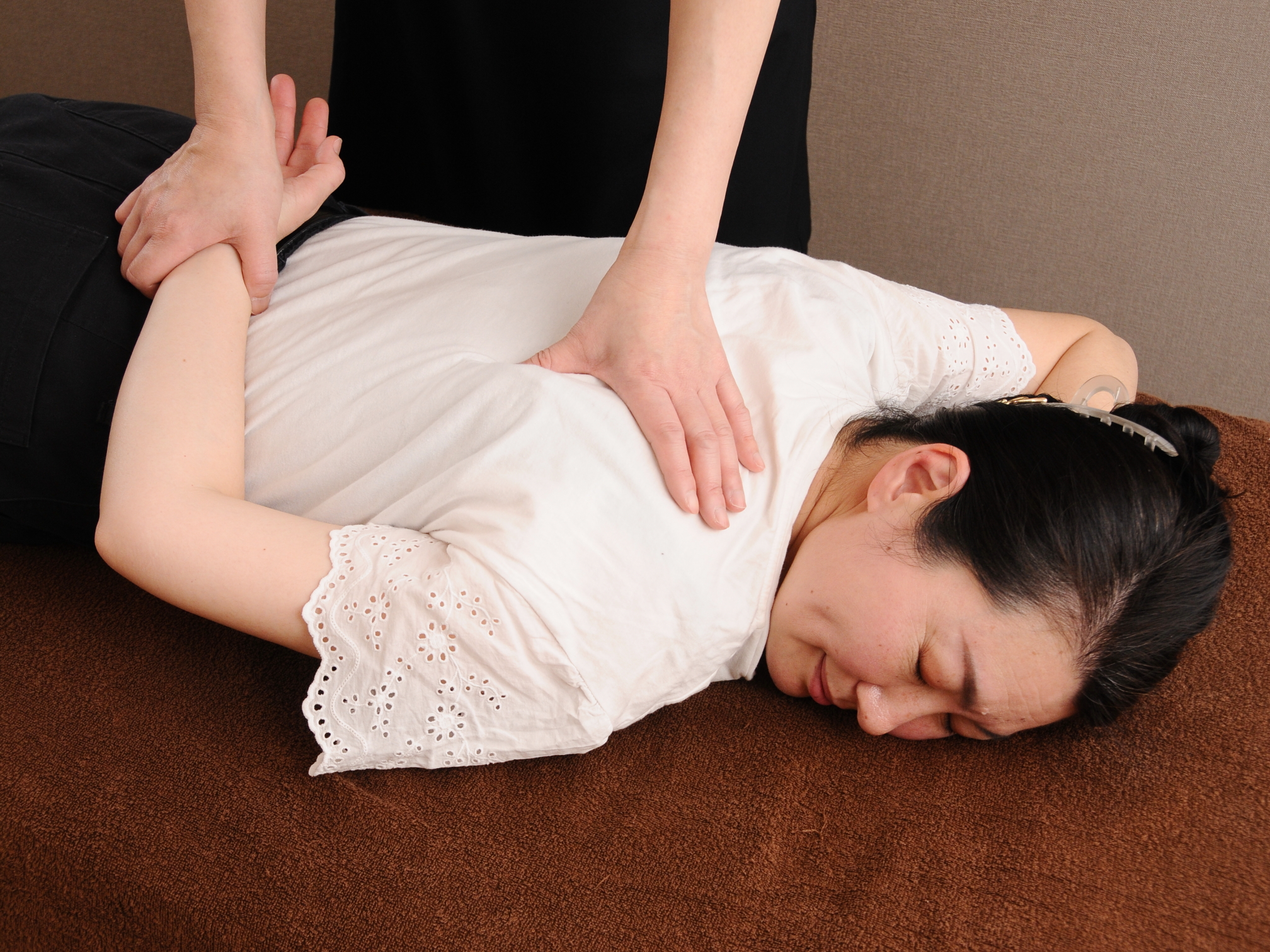 たるみ・ほうれい線対策！江坂で受ける特別なフェイシャル＆整体マッサージ