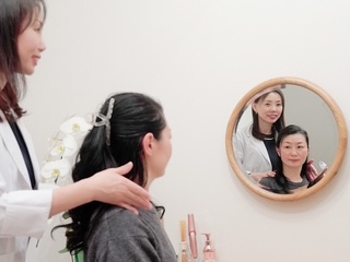 「顔のむくみ、気になりませんか？自力ケアの限界を超えたプロの施術を体験してください！」